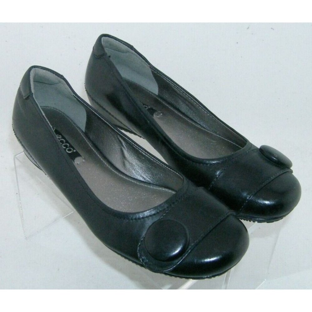 Ecco Owando black leather closed toe button slip on wedge flats 6.5 EU 37